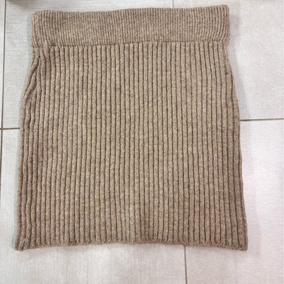 Stylish Tan Knit Sweater and Mini Skirt - Picture 8 of 9